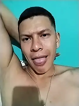 Snapshot of Luiyi1997 chatting on 02.17.25 Luiyi1997 online show from 02.17.25