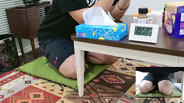 Snapshot of YARASERO-kun chatting on 10.15.25 YARASERO-kun online show from 10.15.25