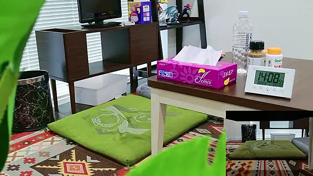 Snapshot of YARASERO-kun chatting on 10.29.25 YARASERO-kun online show from 10.29.25