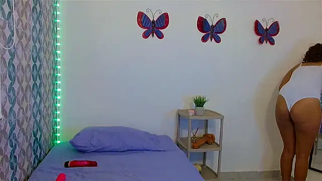 Emilybateee online show from 02.27.25