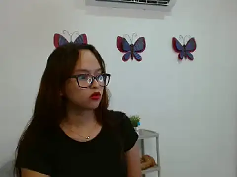 Emilybateee online show from 03.07.25