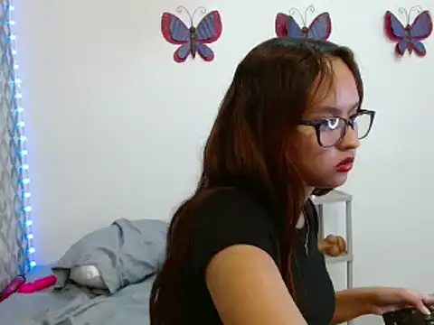 Emilybateee online show from 03.07.25