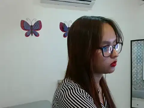 Emilybateee online show from 03.08.25