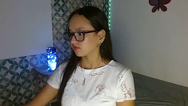 Emilybateee online show from 11.18.25