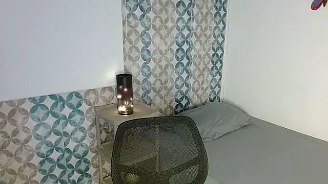 Emilybateee online show from 11.22.25