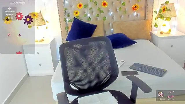 Snapshot of CandieGilson__ chatting on 03.11.25 CandieGilson   online show from 03.11.25