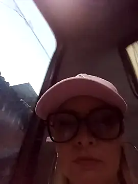 Snapshot of CandieGilson__ chatting on 10.04.25 CandieGilson   online show from 10.04.25