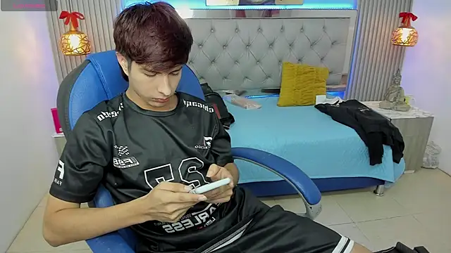 Estiv18  online show from 01.12.26