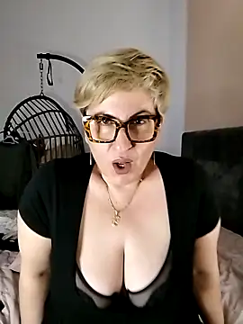 Snapshot of Pumabionda chatting on 03.17.25 Pumabionda online show from 03.17.25