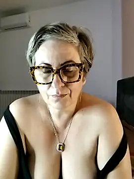 Snapshot of Pumabionda chatting on 10.02.25 Pumabionda online show from 10.02.25