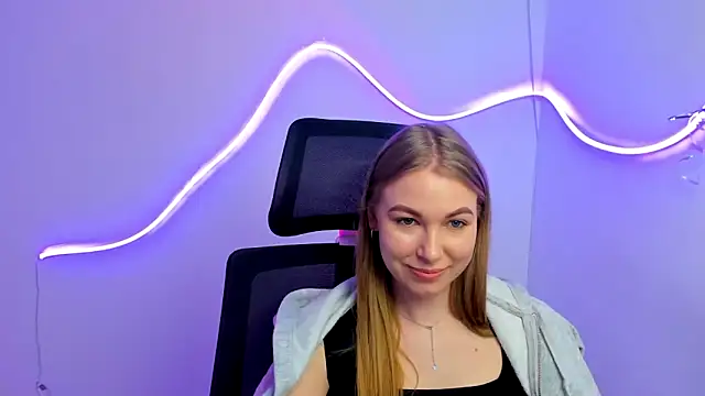 Snapshot of Dana_flowers chatting on 03.20.25 Dana flowers online show from 03.20.25