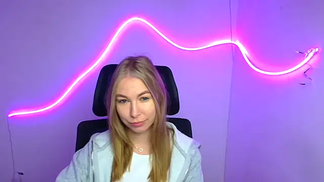 Snapshot of Dana_flowers chatting on 10.04.25 Dana flowers online show from 10.04.25