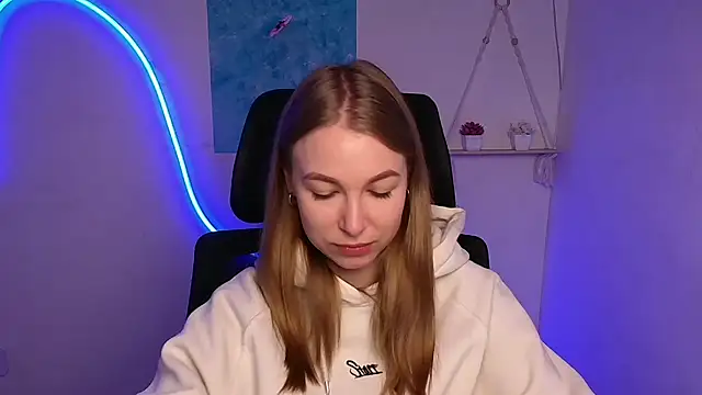 Snapshot of Dana_flowers chatting on 10.18.25 Dana flowers online show from 10.18.25