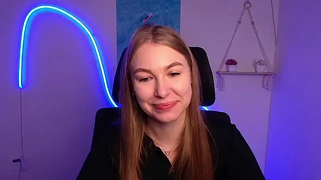 Snapshot of Dana_flowers chatting on 10.23.25 Dana flowers online show from 10.23.25