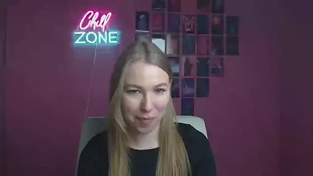 Snapshot of Dana_flowers chatting on 10.28.25 Dana flowers online show from 10.28.25