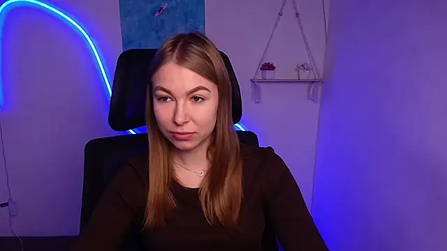 Snapshot of Dana_flowers chatting on 11.05.25 Dana flowers online show from 11.05.25