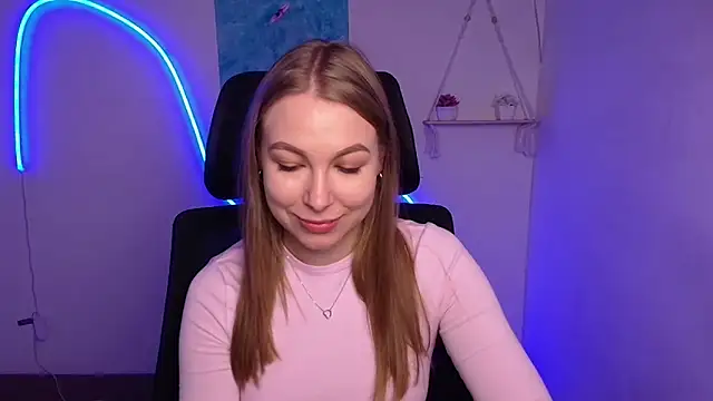 Snapshot of Dana_flowers chatting on 11.08.25 Dana flowers online show from 11.08.25