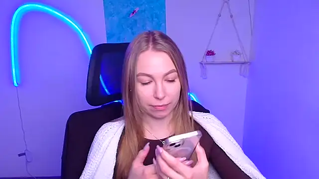 Snapshot of Dana_flowers chatting on 11.13.25 Dana flowers online show from 11.13.25