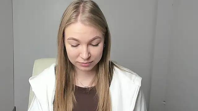 Snapshot of Dana_flowers chatting on 11.18.25 Dana flowers online show from 11.18.25