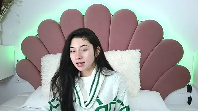 Snapshot of ScarlletRays chatting on 03.01.25 ScarlletRays online show from 03.01.25