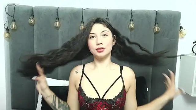 Snapshot of ScarlletRays chatting on 03.19.25 ScarlletRays online show from 03.19.25