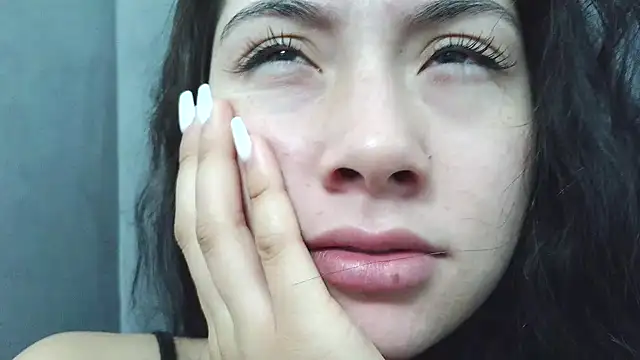 Snapshot of ScarlletRays chatting on 03.22.25 ScarlletRays online show from 03.22.25