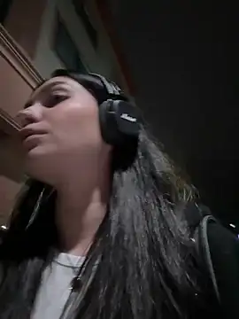 Snapshot of lunalovelee chatting on 09.24.25 lunalovelee online show from 09.24.25