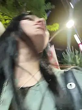 Snapshot of lunalovelee chatting on 10.01.25 lunalovelee online show from 10.01.25