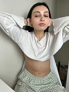 lunalovelee online show from 11.17.25