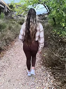 Mona Plus online show from 10.11.25