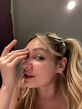 Snapshot of skyemorgan01 chatting on 01.11.26 skyemorgan01 online show from 01.11.26