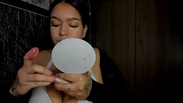 Snapshot of Bellota_Girl chatting on 10.18.25 Bellota Girl online show from 10.18.25