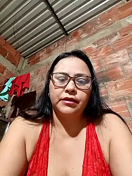 Snapshot of promiscuous-indecent-momm chatting on 12.22.25 promiscuous-indecent-momm online show from 12.22.25