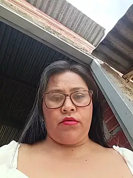 Snapshot of promiscuous-indecent-momm chatting on 01.05.26 promiscuous-indecent-momm online show from 01.05.26