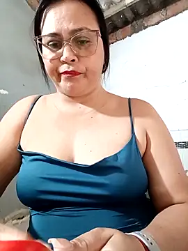 Snapshot of promiscuous-indecent-momm chatting on 02.03.26 promiscuous-indecent-momm online show from 02.03.26