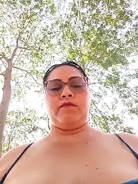 Snapshot of promiscuous-indecent-momm chatting on 02.13.26 promiscuous-indecent-momm online show from 02.13.26