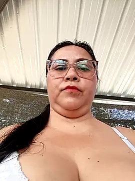 Snapshot of promiscuous-indecent-momm chatting on 03.04.26 promiscuous-indecent-momm online show from 03.04.26