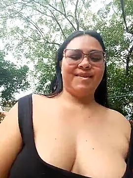 Snapshot of promiscuous-indecent-momm chatting on 03.08.26 promiscuous-indecent-momm online show from 03.08.26