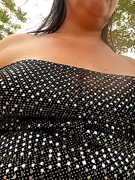 Snapshot of promiscuous-indecent-momm chatting on 03.10.26 promiscuous-indecent-momm online show from 03.10.26