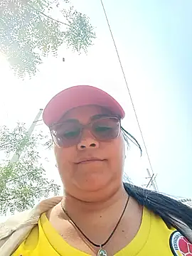 Snapshot of promiscuous-indecent-momm chatting on 03.26.26 promiscuous-indecent-momm online show from 03.26.26