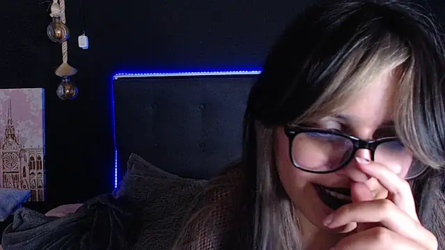 Snapshot of scarleth_shadow chatting on 03.09.25 scarleth shadow online show from 03.09.25