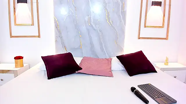 KylieGomeez online show from 02.25.25