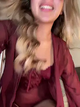 Snapshot of Hornyholly__ chatting on 03.20.26 Hornyholly online show from 03.20.26