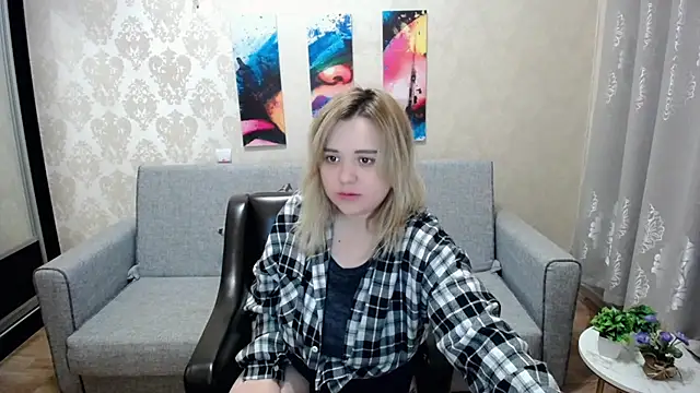 Snapshot of Finna_39 chatting on 09.08.25 Finna 39 online show from 09.08.25