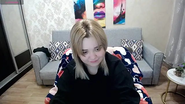 Snapshot of Finna_39 chatting on 10.07.25 Finna 39 online show from 10.07.25