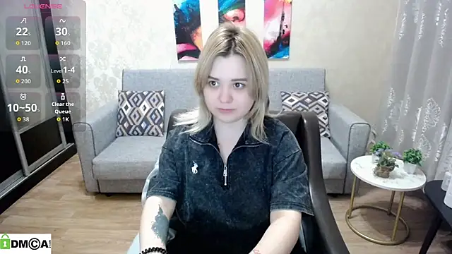 Snapshot of Finna_39 chatting on 11.10.25 Finna 39 online show from 11.10.25