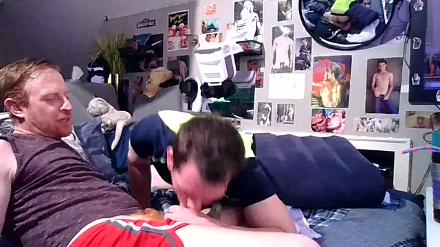 Snapshot of Sk00byJaXxX212 chatting on 10.13.25 Sk00byJaXxX212 online show from 10.13.25