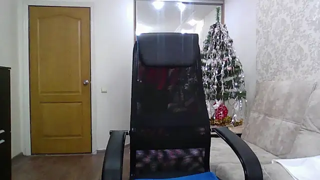 Snapshot of Victoria_secrets_ chatting on 12.19.25 Victoria secrets online show from 12.19.25