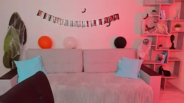 Snapshot of GabriellaMays chatting on 10.22.25 GabriellaMays online show from 10.22.25
