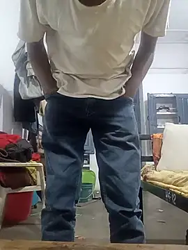 Snapshot of boyyouwant33 chatting on 02.14.25 boyyouwant33 online show from 02.14.25